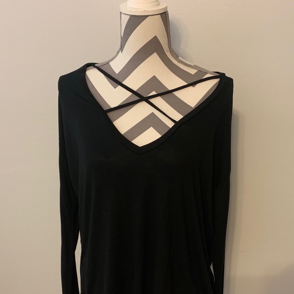 Victoria’s Secret PINK Super Soft v-neck tee - Picture 4 of 5